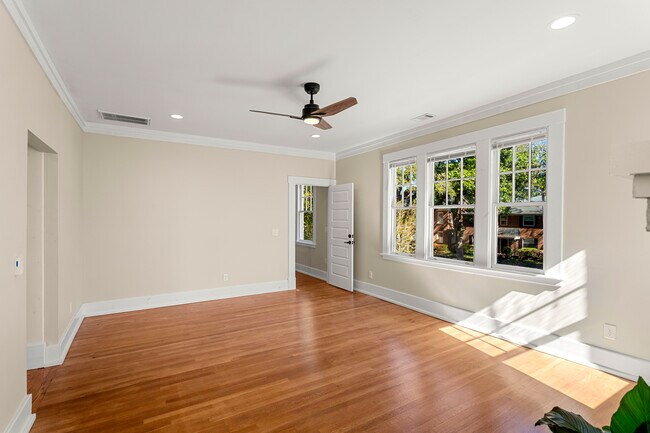 Building Photo - 123 E 55th St