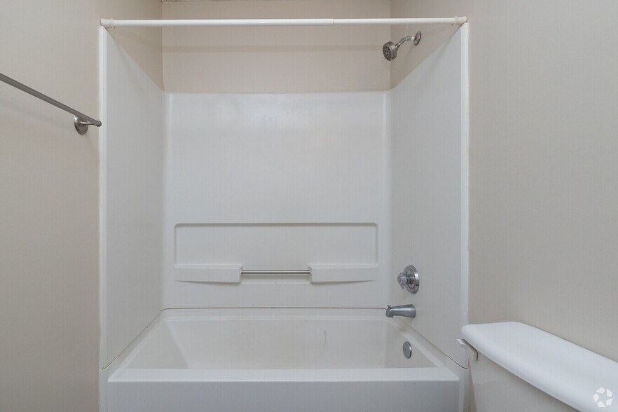 Each room has a bathroom and shower - 122 Harts Cove Way