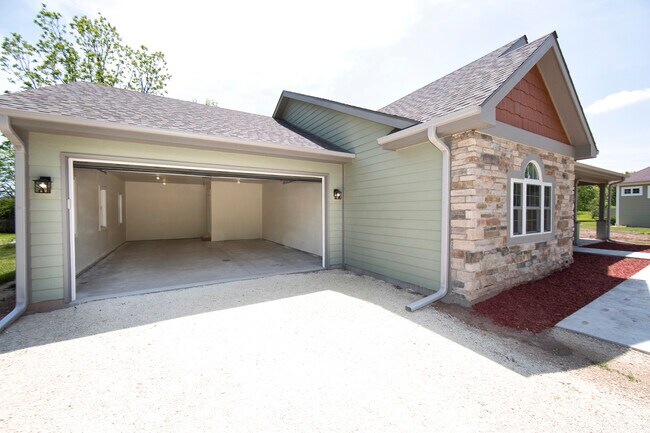 Building Photo - 1255 Westwood Dr