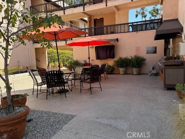 Building Photo - 1127 E Del Mar Blvd