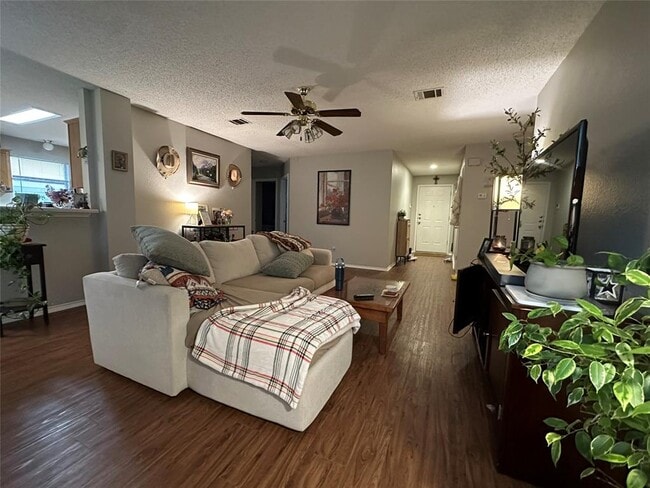 Building Photo - 1707 Timberwood Dr