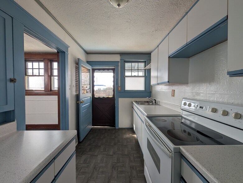 Kitchen - 1051 S 25th St