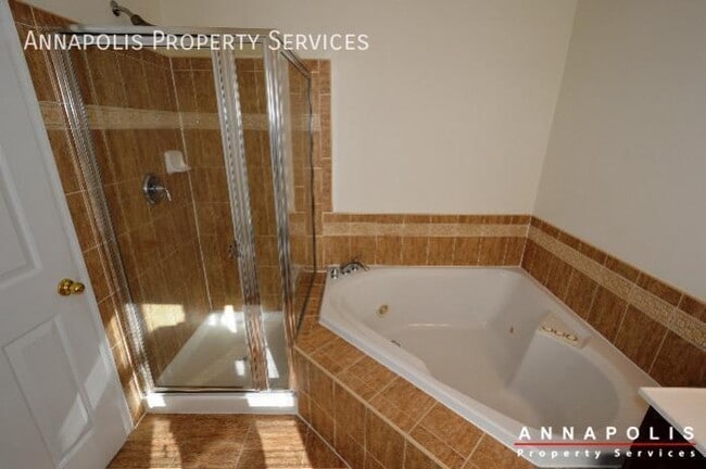 Building Photo - 2123 Hideaway Ct