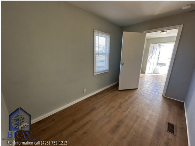 Building Photo - Cozy cottage in the heart of Kingsport!