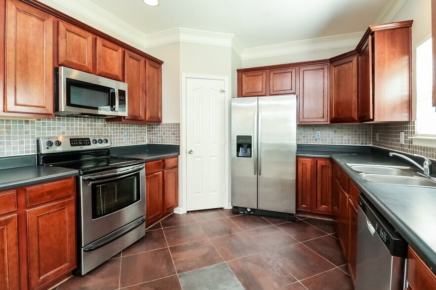 Building Photo - 4002 Chimney Wood Trail