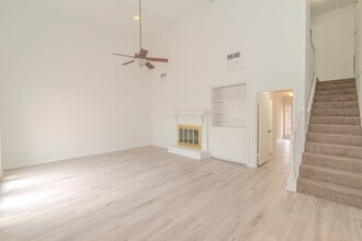 Building Photo - 5975 Townhouse Ln