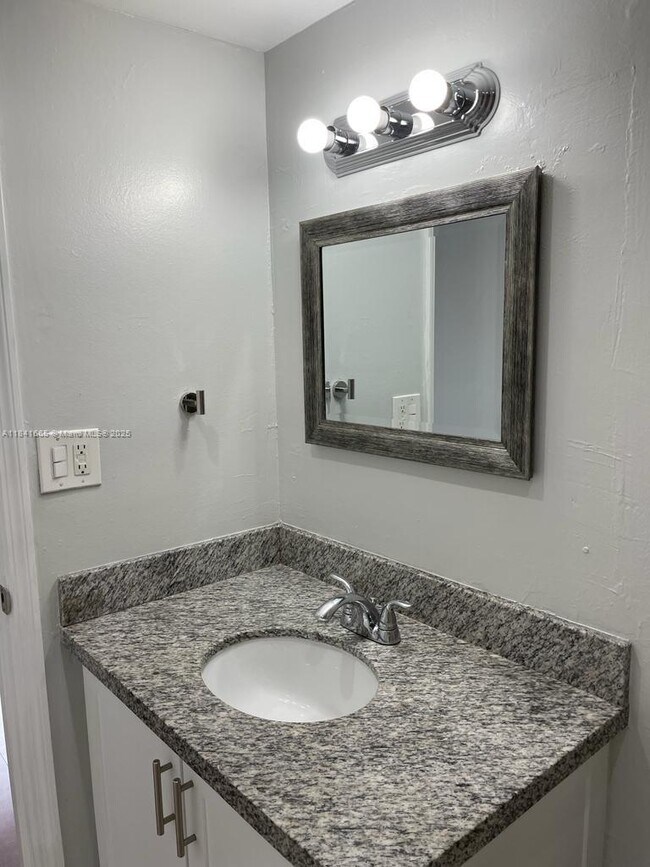 Building Photo - 9143 SW 77th Ave