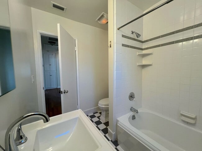 Building Photo - Clean and comfortable 3 bedroom available ...