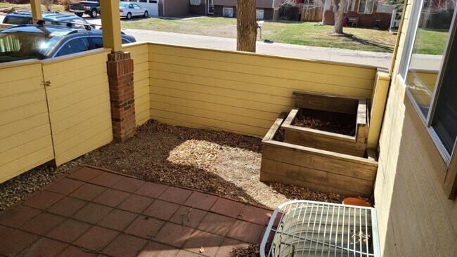 Building Photo - 818 S Terry St Unit 1