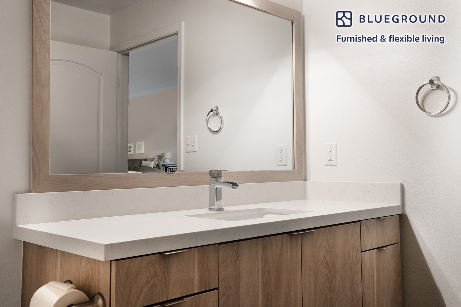 Building Photo - 5710 Crescent Prk E