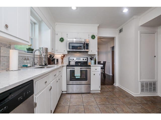 Building Photo - 4061 Melrose Dr