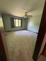Building Photo - 2410 Hillcrest Dr