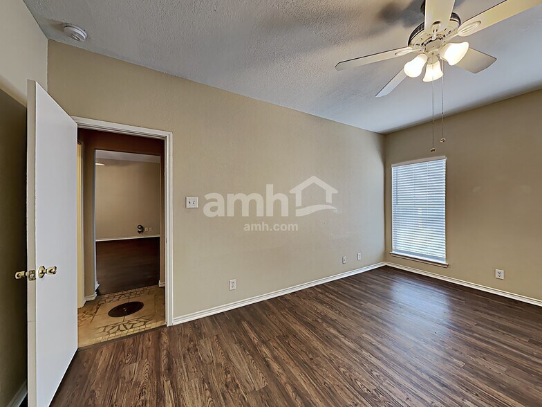 Building Photo - 8610 Still Moon