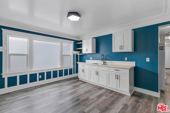 Building Photo - 641 W 43rd St