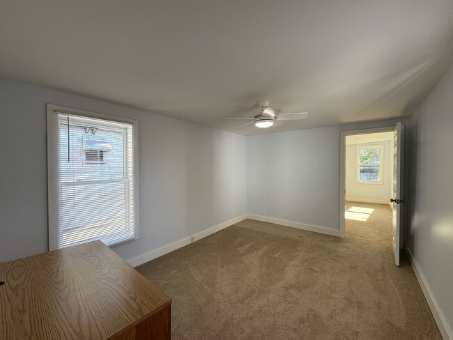 Building Photo - Recently Renovated 4 Bed/2 Bath House in H...