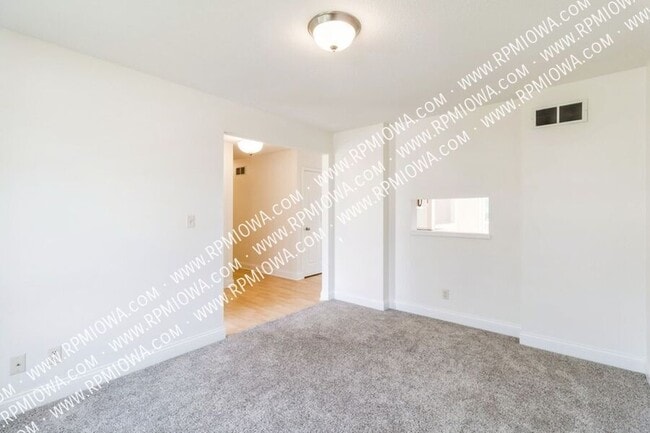 Building Photo - 5402 Tabor Dr