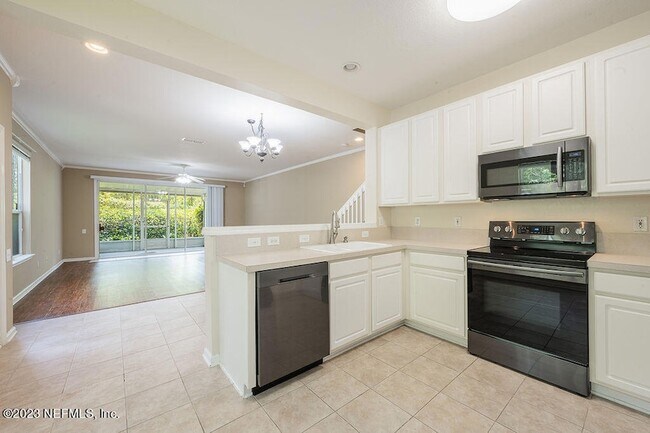 Building Photo - 7990 Baymeadows Rd E