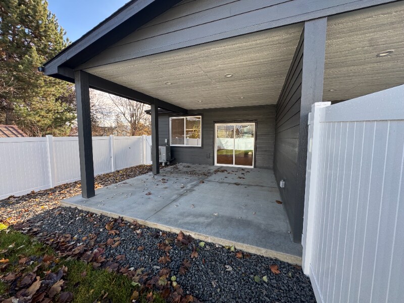 Building Photo - 3913 E 27th Ave