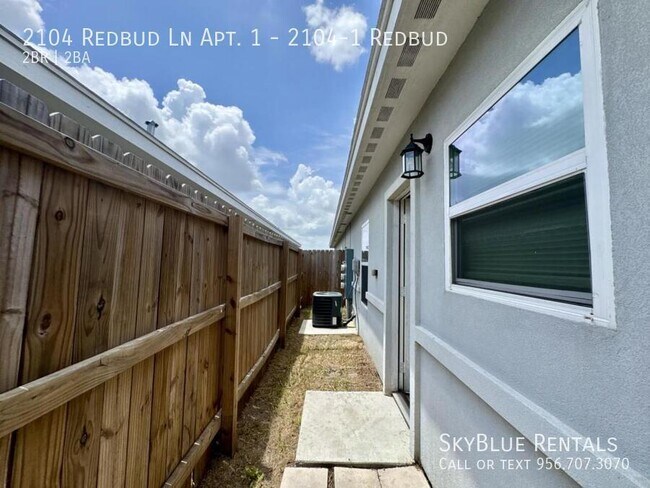 Building Photo - 2104 Redbud Ln