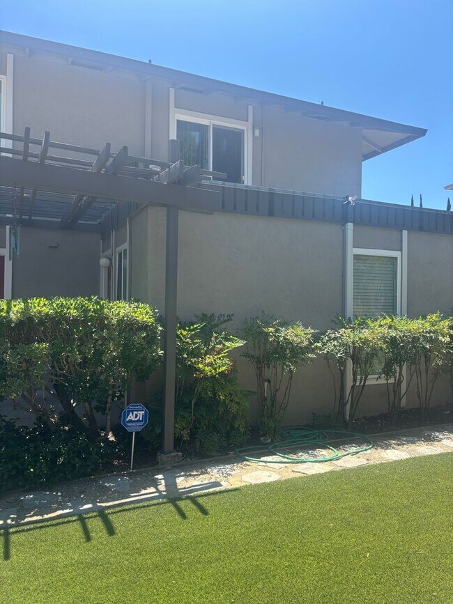 Building Photo - Completely Remodeled 3-Bedroom Beauty in P...
