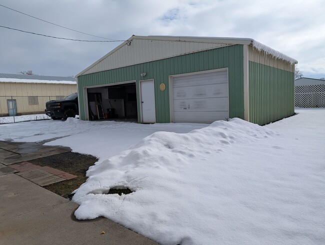 Building Photo - 722 Bryden Ave