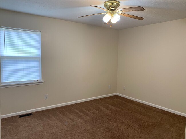 Building Photo - Adorable 3 Bedroom Home with Large Yard!...