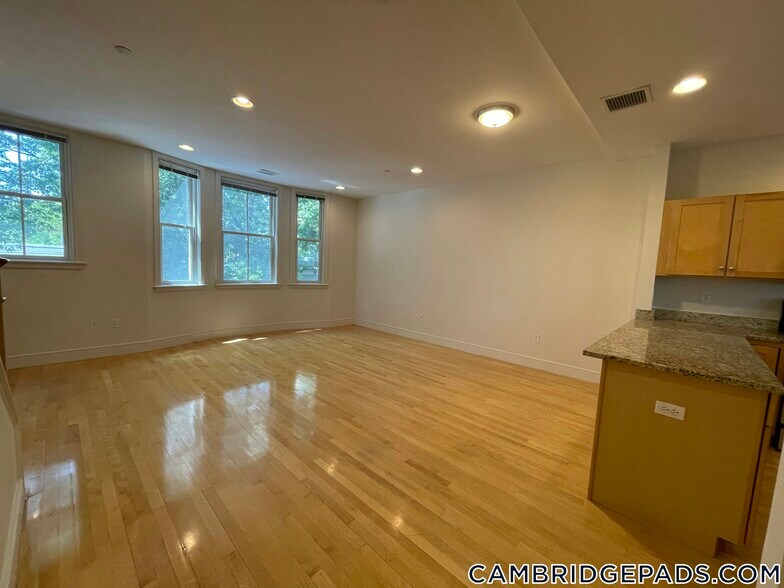 Building Photo - 110 Second St