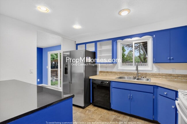 Building Photo - Three Bedroom Escape in Oregon City!
