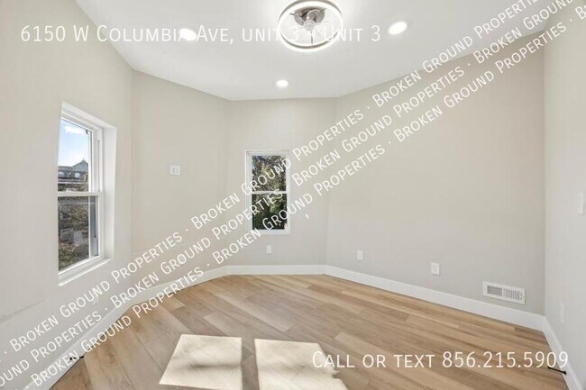 Building Photo - 6150 W Columbia Ave