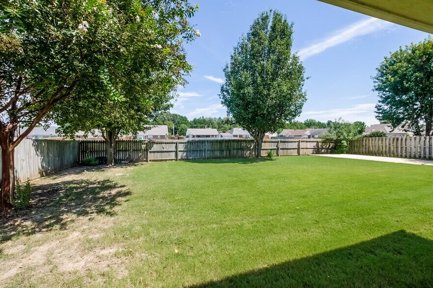 Building Photo - 6906 Greyhawk Cove N
