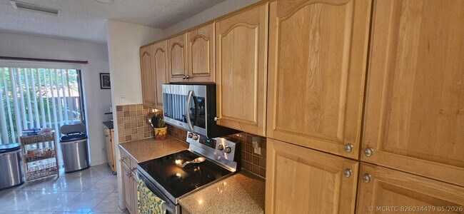 Building Photo - 2511 Carambola Cir N