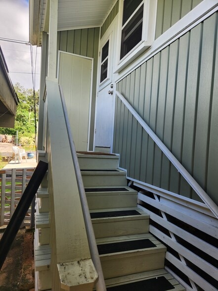 Entrance by carport - 1105 Nanialii St