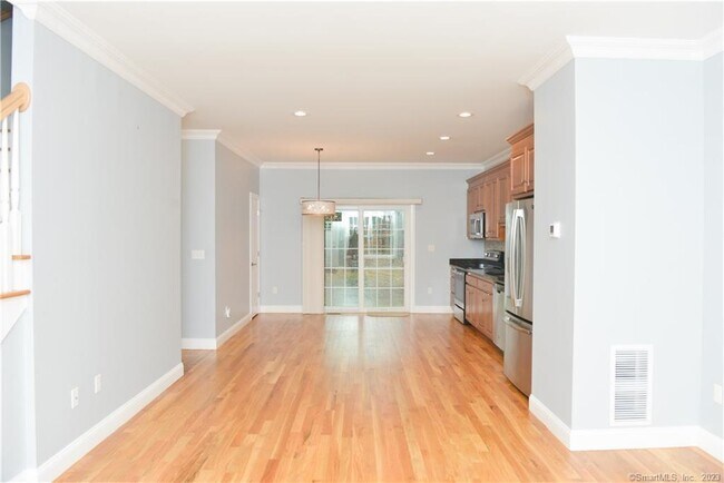 Building Photo - 17 Brookview Cir