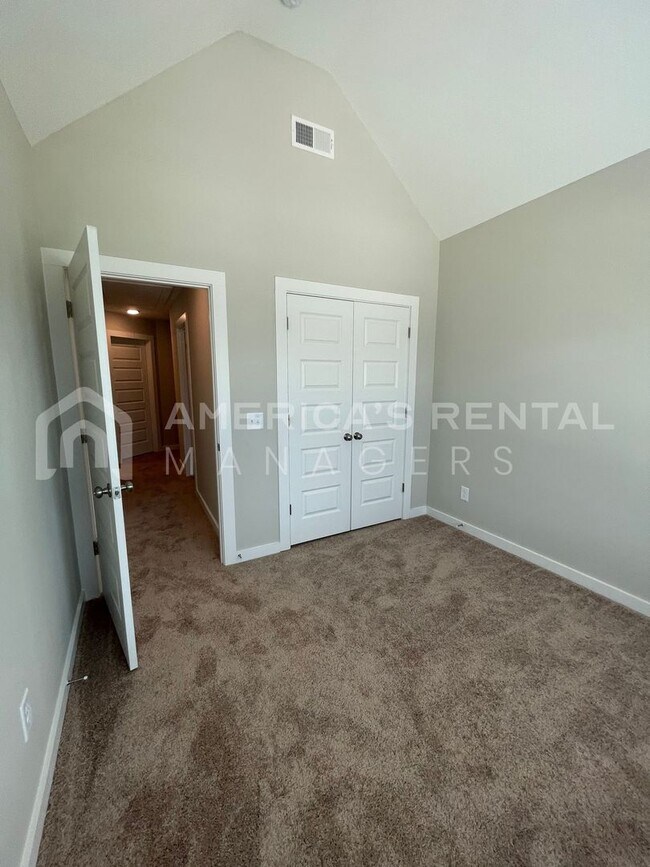 Building Photo - 321 Shiloh Creek Dr