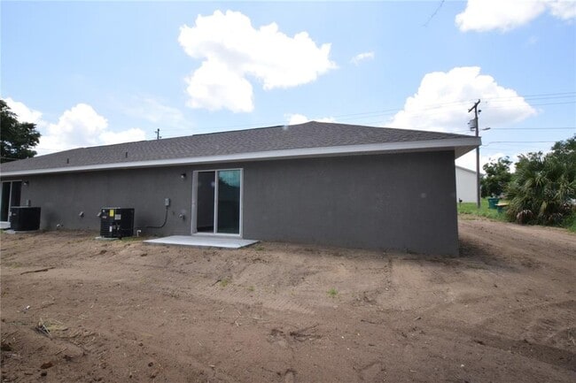 Building Photo - 935 E McDonald Ave