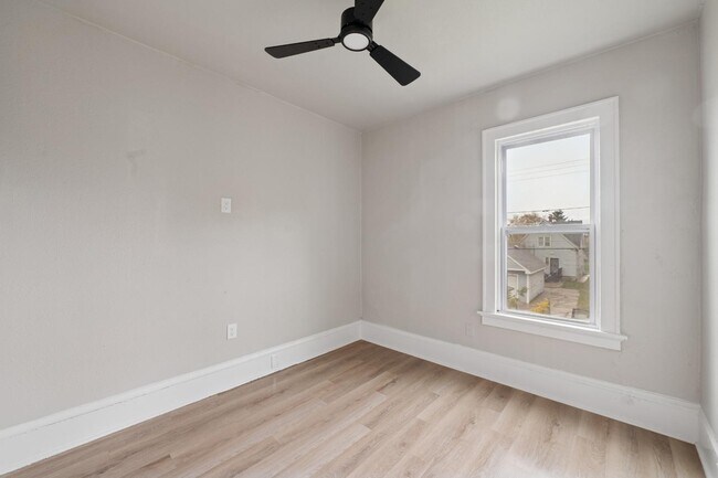 Building Photo - 3166 N 16th St