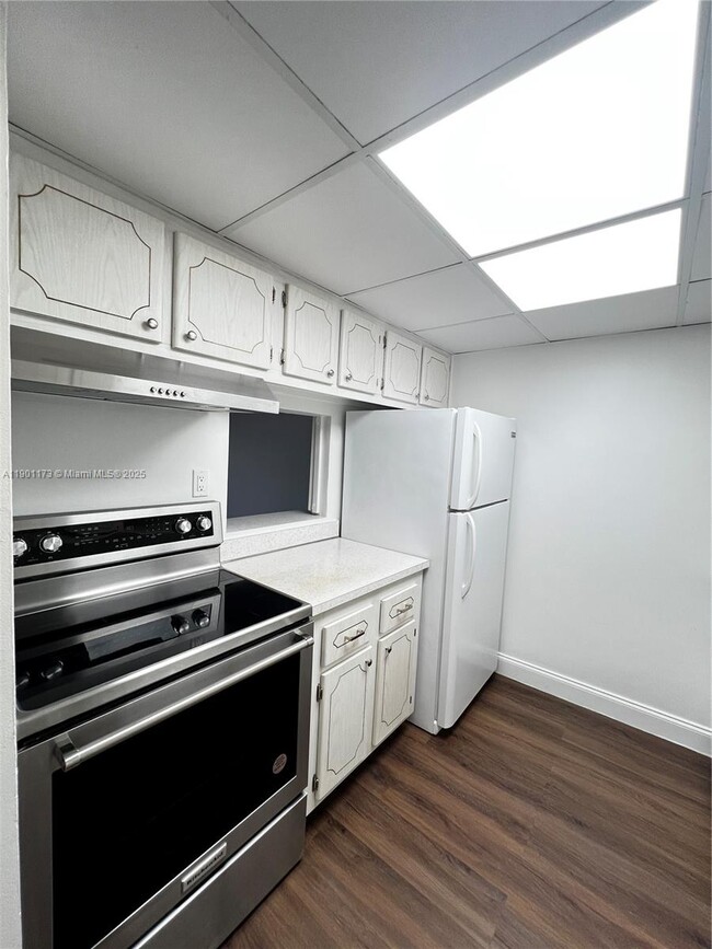 Primary Photo - 14301 N Kendall Dr