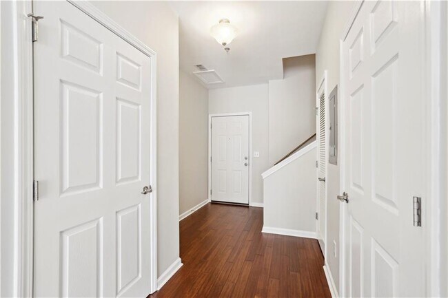 Building Photo - 7110 Woodland Ln