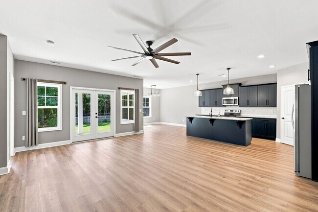 Building Photo - 233 Forester Dr