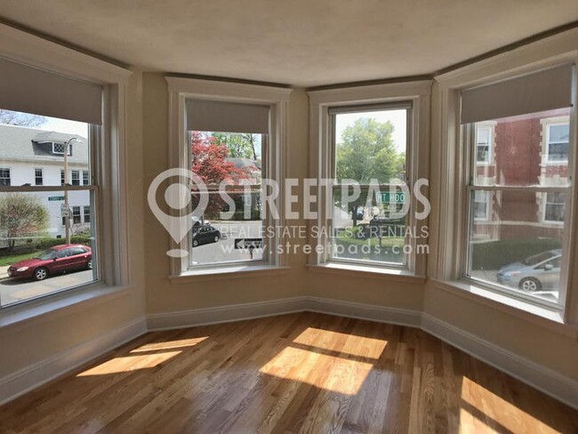 Building Photo - 3 bedroom in Boston MA 02135