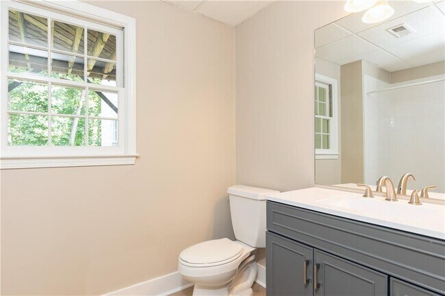 Building Photo - 9360 Nesbit Lakes Dr
