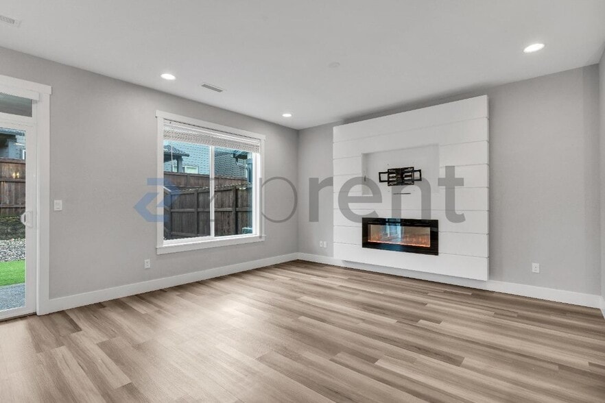 Building Photo - 12028 NE 108th St