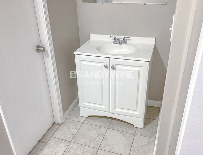 Building Photo - One month FREE RENT