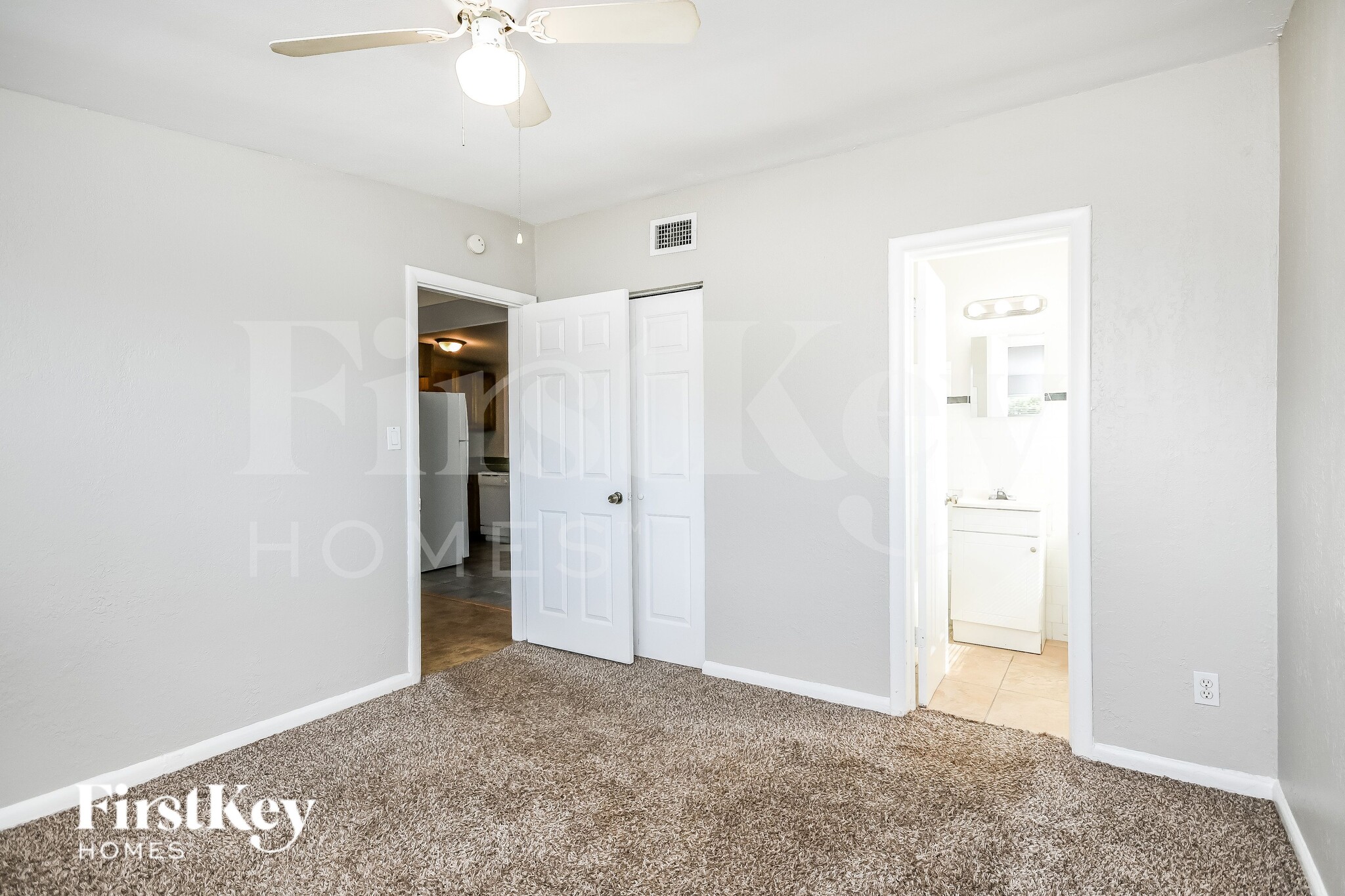 Building Photo - 493 Notre Dame Dr