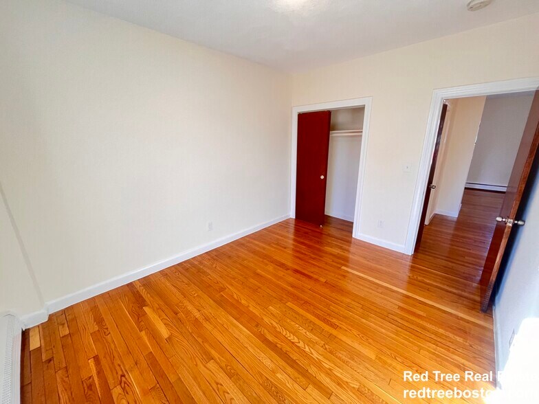 Building Photo - 172 N Beacon St