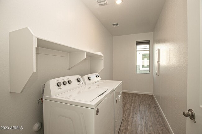 Building Photo - 1941 W Holden Dr