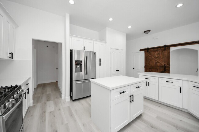 Building Photo - 10850 White Oak Point Ct
