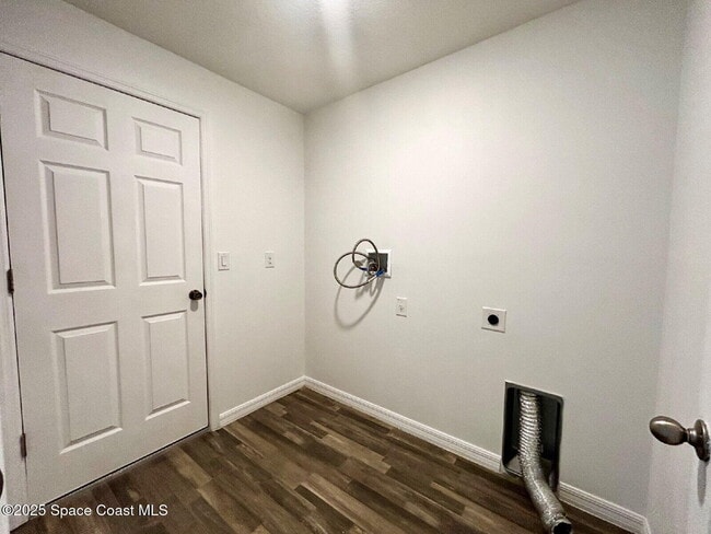 Building Photo - 1390 Vander Ave SE