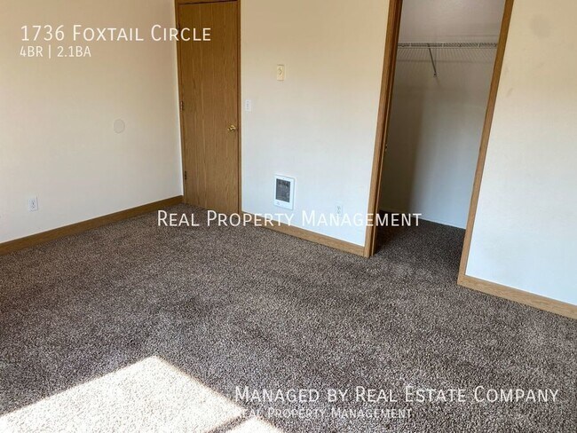 Building Photo - Woodland 4 Bed 2.5 Bath Home with Two Car ...