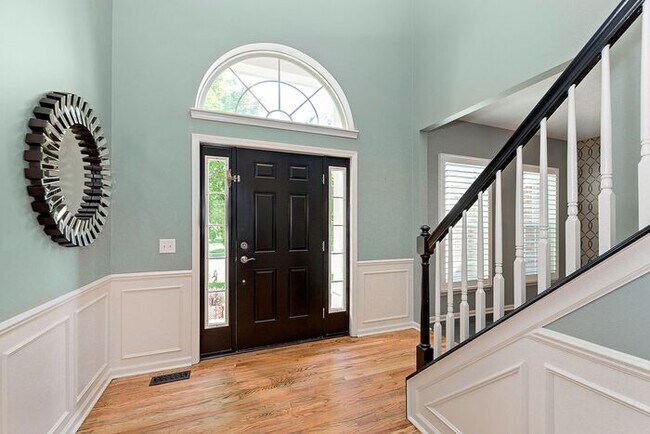 Building Photo - Stunning 6 Bed 3.5 Bath Carmel Home With Finished Basement an Fenced Yard!